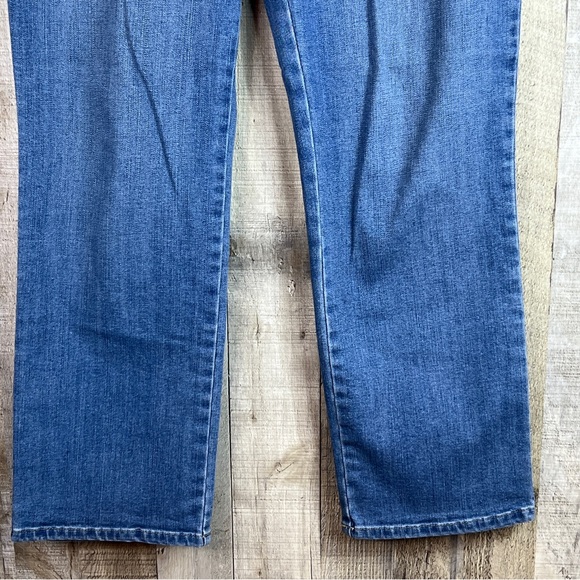 Lee Size 8 Petite Classic Fit 1889 Straight Leg Blue Medium Wash Jeans - Picture 4 of 14